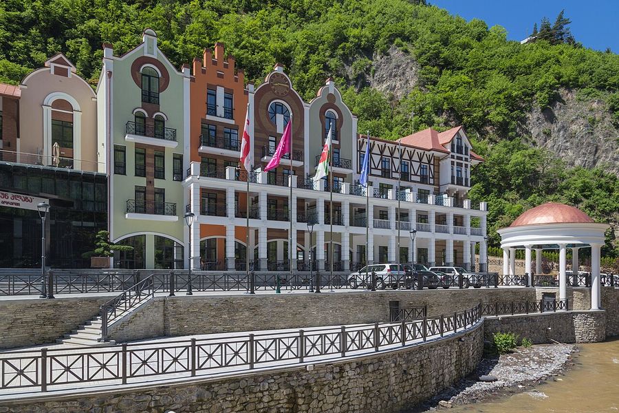 Crowne Plaza Borjomi